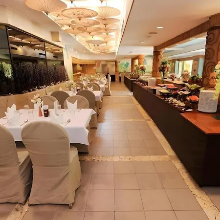 Holiday Garden Hotel-2